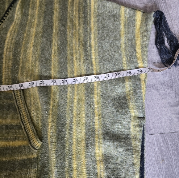 Raquel Allegra Wool Cashmere Fringe Poncho Cape Pocket Braided Green One Size - Picture 9 of 11